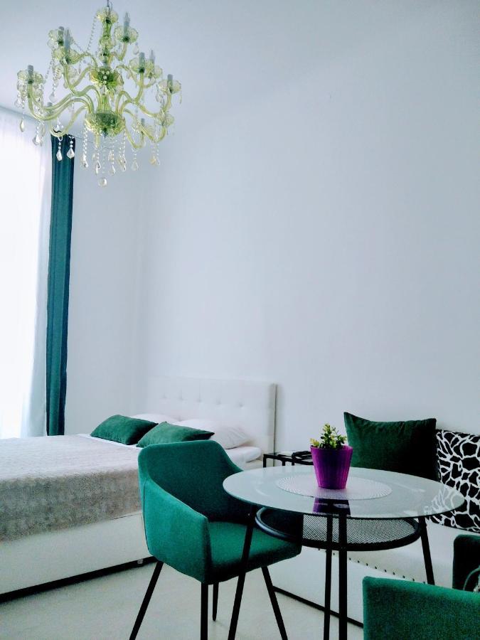 Collins Emerald Center พูลา ภายนอก รูปภาพ